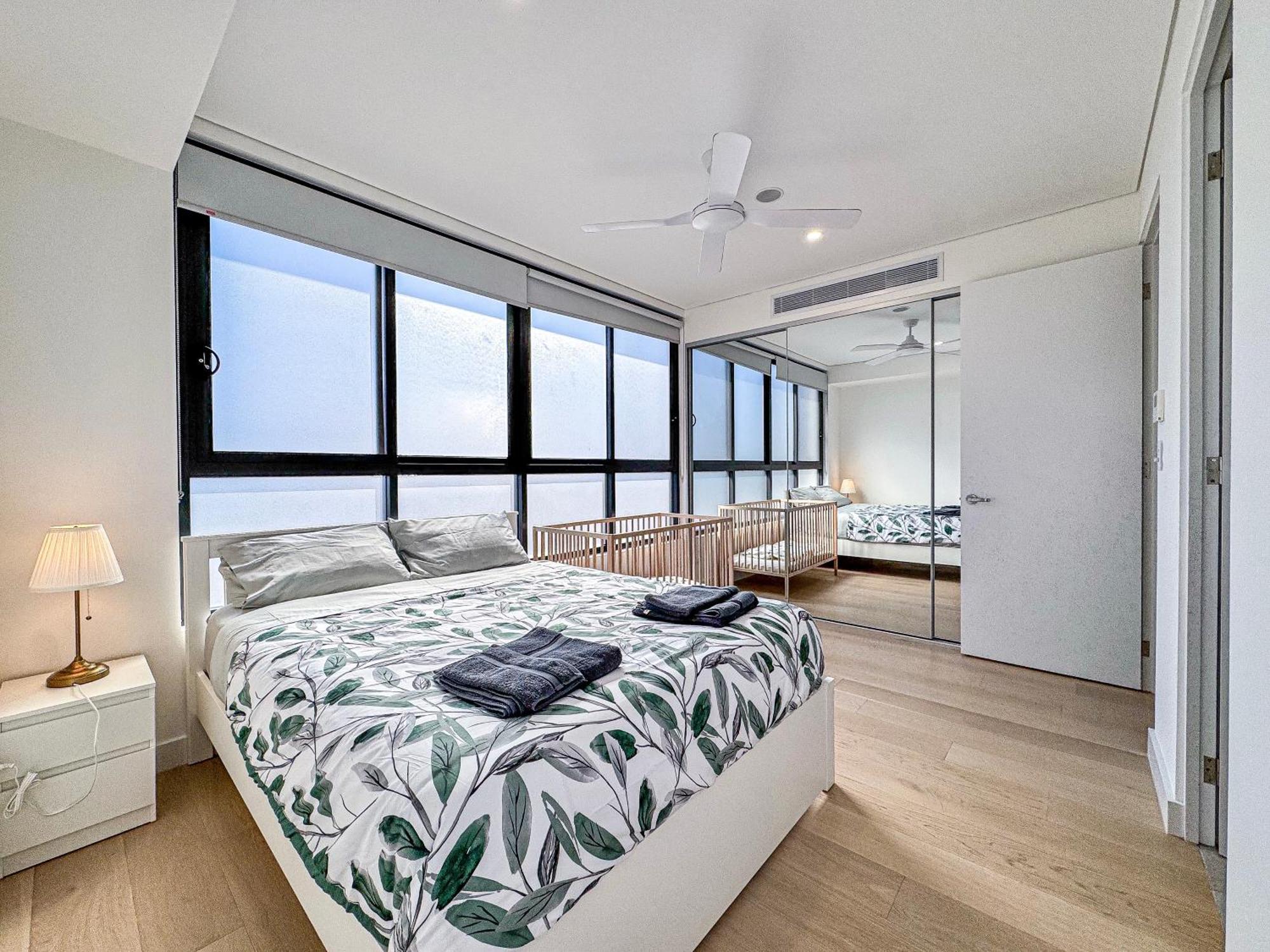 Brand New 3 Bedrooms Townhouse In North Paramatta Holiday home *